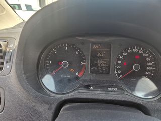 Volkswagen Polo 2011-thumb-6