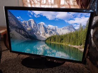 Τηλεόραση Samsung μαζί με αποκωδικοποιητή που αγοράστηκε πρόσφατα 40 ιντσων