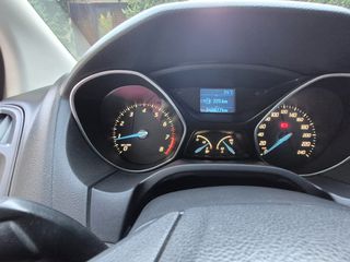 Ford Focus 2011-thumb-16