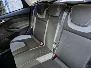 Ford Focus 2011-thumb-23