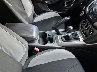 Ford Focus 2011-thumb-26
