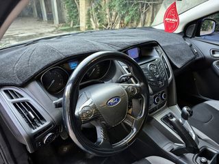 Ford Focus 2011-thumb-33