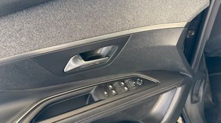 Peugeot 3008 2017 1,2 PURETECH ALLURE AUTOMATIK-thumb-23
