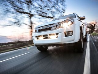 Σετ γρίλιας για Isuzu Dmax (2017-2020) με Triple-R 750 Wide 8640 Lumens - Lazerlamps