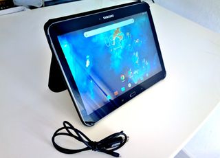 Samsung Galaxy Tab 3, 10.1 ίντσες, Android 7.1, με γνήσια θήκη και καλώδιο