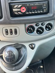 Opel Vivaro 2012-thumb-15