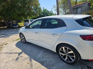 Renault Megane 2017 BOSE EDITION-thumb-1