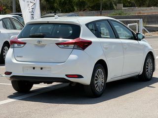 Toyota Auris 2017-thumb-6