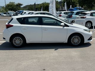 Toyota Auris 2017-thumb-7