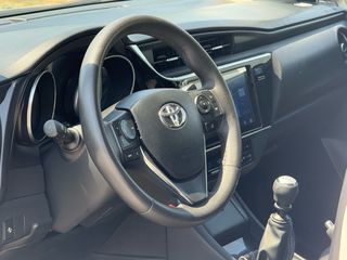 Toyota Auris 2017-thumb-9