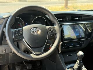 Toyota Auris 2017-thumb-10