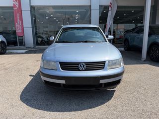 Volkswagen Passat 1999 1.6 COMFORTLINE-thumb-1