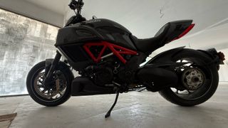 Ducati Diavel 2016 carbon-thumb-1
