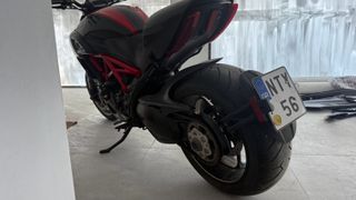 Ducati Diavel 2016 carbon-thumb-6