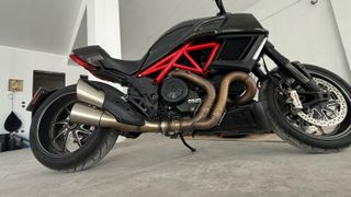 Ducati Diavel 2016 carbon-thumb-10