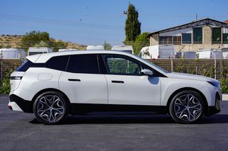 Bmw iX 2022 xDrive40 Sport SkyLounge-thumb-3