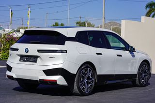Bmw iX 2022 xDrive40 Sport SkyLounge-thumb-6