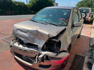 Toyota Yaris 2005-thumb-1