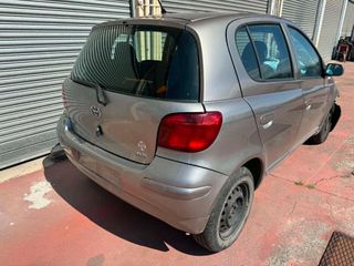 Toyota Yaris 2005-thumb-2