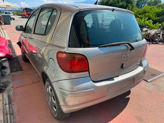 Toyota Yaris 2005-thumb-3