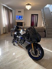 Yamaha YZF-R1M 2023