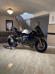 Yamaha YZF-R1M 2023-thumb-1