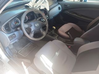 Nissan Almera 2004-thumb-4