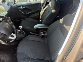 Peugeot 208 2019 1.2   ALLURE 110 HP-thumb-7