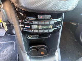 Peugeot 208 2019 1.2   ALLURE 110 HP-thumb-12