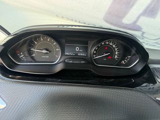 Peugeot 208 2019 1.2   ALLURE 110 HP-thumb-14