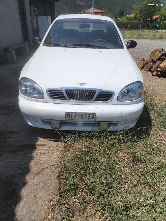 Daewoo Lanos 2000 .