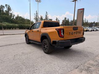 Toyota Hilux 2026 INVINCIBLE-thumb-3
