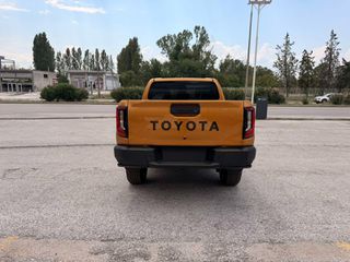 Toyota Hilux 2026 INVINCIBLE-thumb-4