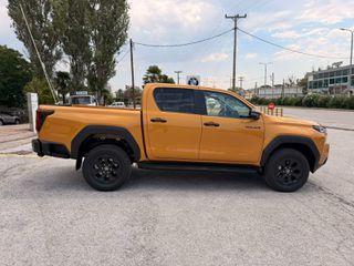 Toyota Hilux 2026 INVINCIBLE-thumb-6