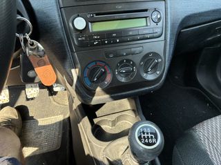 Fiat Punto 2008-thumb-15