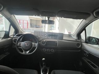 Toyota Yaris 2012-thumb-8