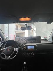Toyota Yaris 2012-thumb-10