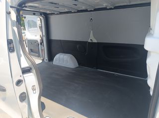 Nissan NV300 2017 L2H1-thumb-12
