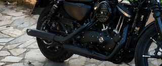 Vance & Hines Twin Slash 3" Slip-On Black – Harley-Davidson Iron 883 / Sportster 883 & 1200 (2014–2022)