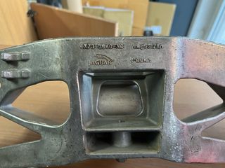 Jaguar XF/XE/F-Pace ‘15-25 Βάση/Μπρακετο Σασμάν T4N12979 / GX73-6A026-MA-thumb-2