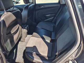 Opel Astra 2012-thumb-9