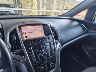 Opel Astra 2012-thumb-11