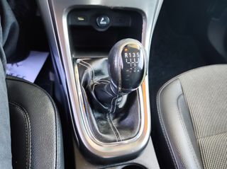 Opel Astra 2012-thumb-13