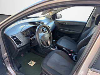 Hyundai i 20 2013 CRDI DIESEL-thumb-10