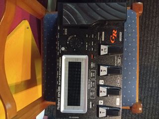 ROLAND GR 55 QUITAR SYNTHSIZER