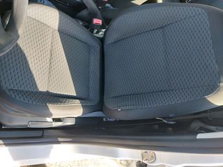 Skoda Fabia 2010-thumb-11