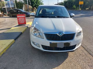 Skoda Fabia 2010-thumb-2
