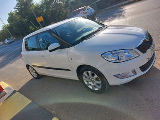 Skoda Fabia 2010-thumb-3