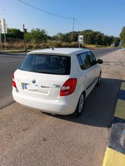 Skoda Fabia 2010-thumb-4