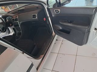Peugeot 307 2004-thumb-2